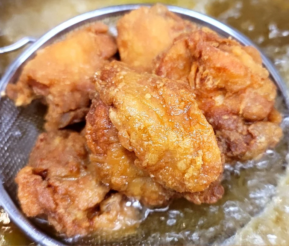 揚げたての唐揚げ