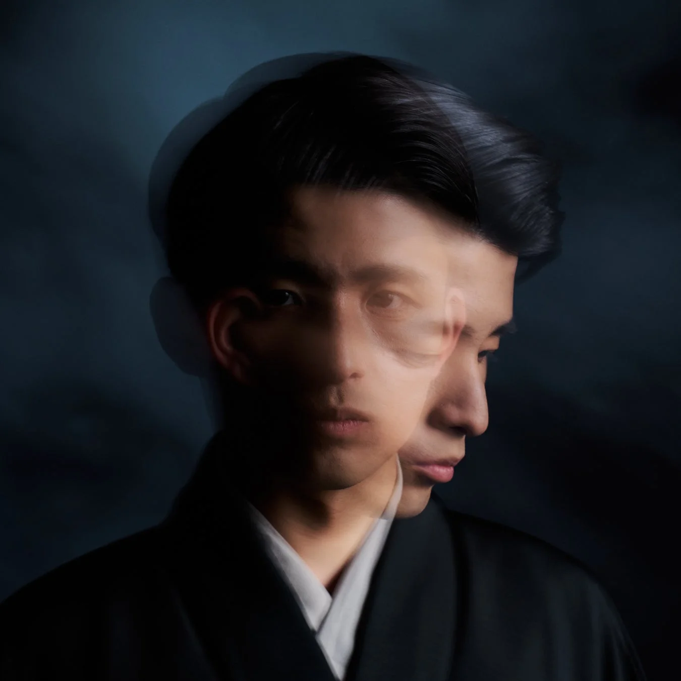 男性、ポートレート、多重露光、残像、和装、日本人、幻想的、芸術的、青、暗い、表情、ぼかし