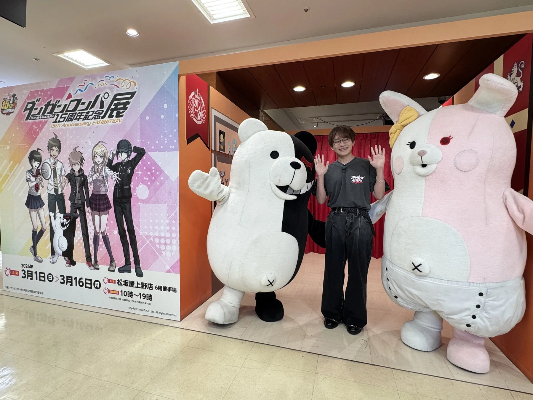 モノクマとモノミの着ぐるみ