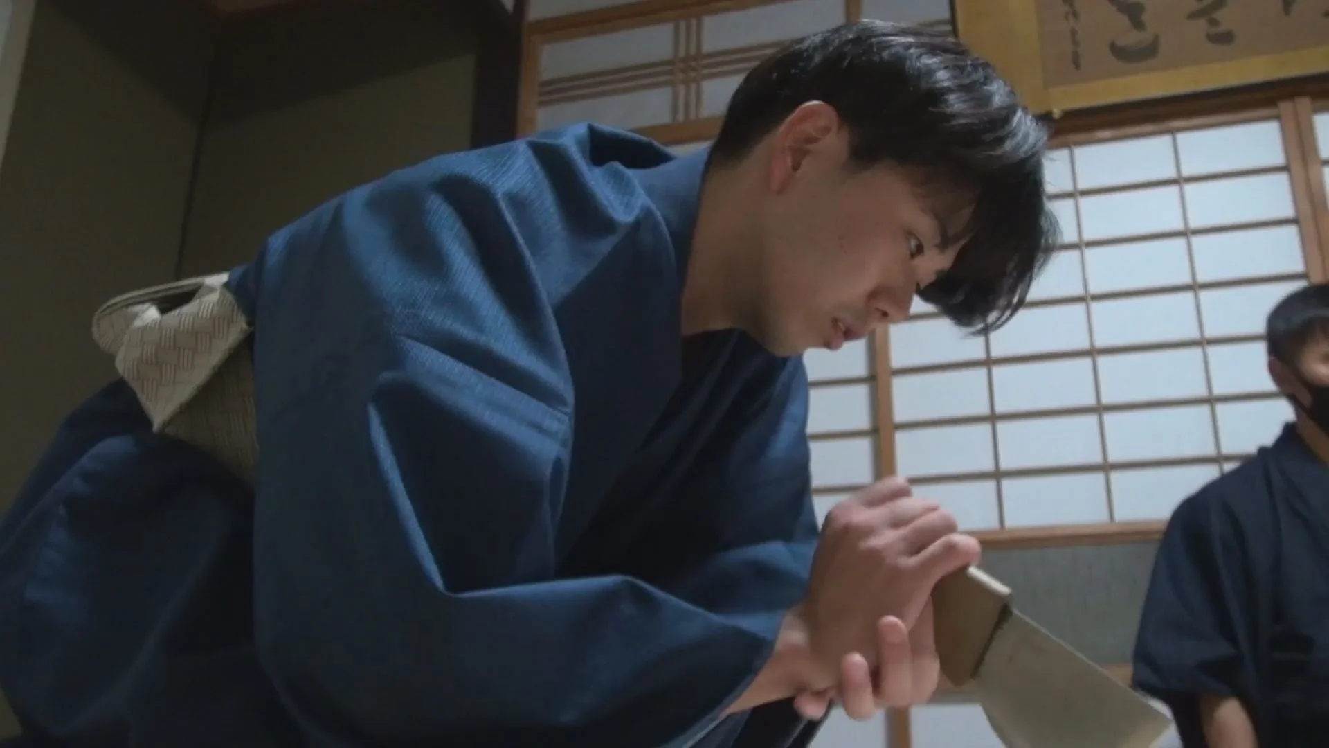 和服男性の作業