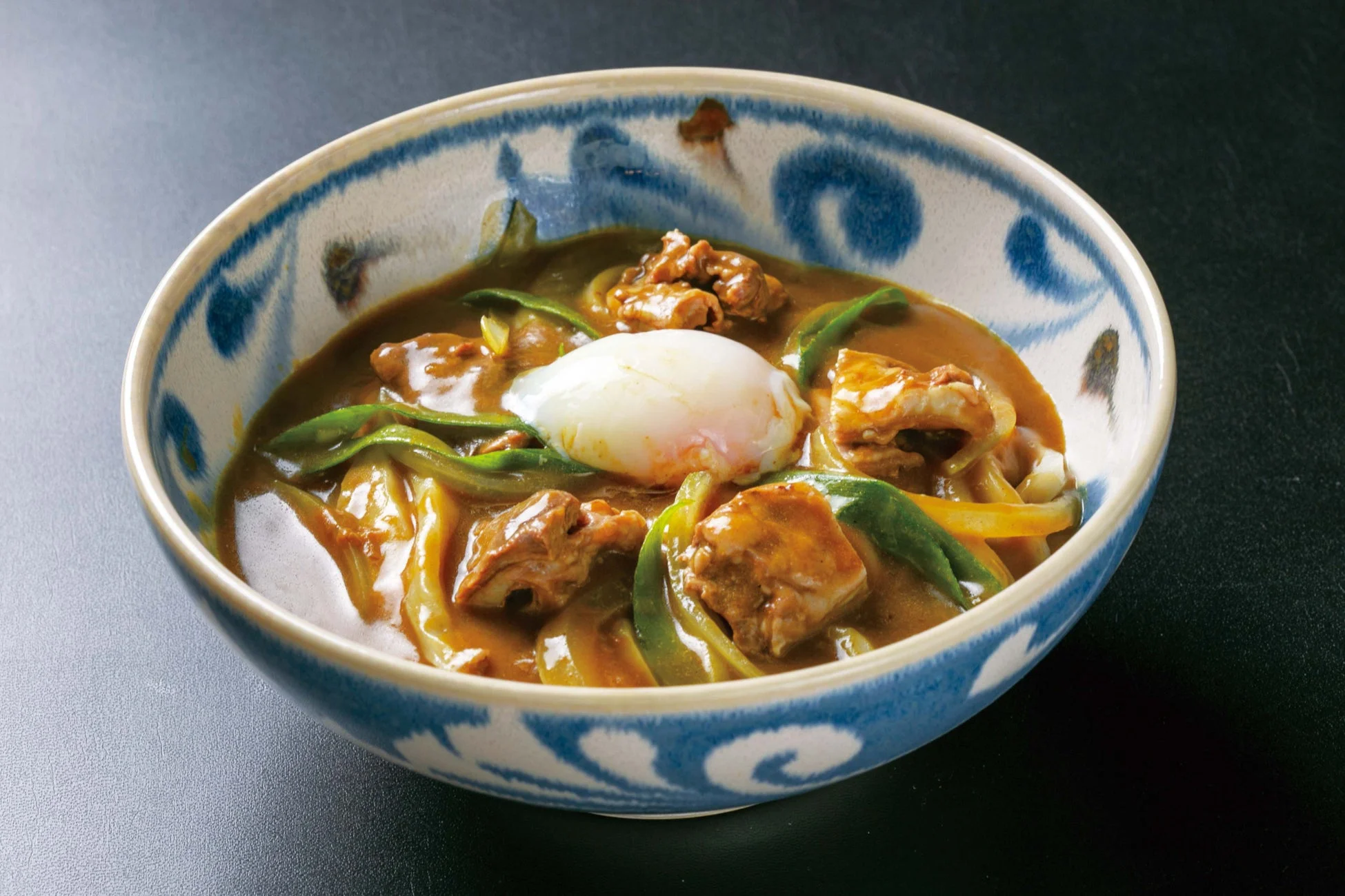 カレー、肉料理、温泉卵、和食、料理、食事、グルメ、丼、煮込み料理、アジアンフード