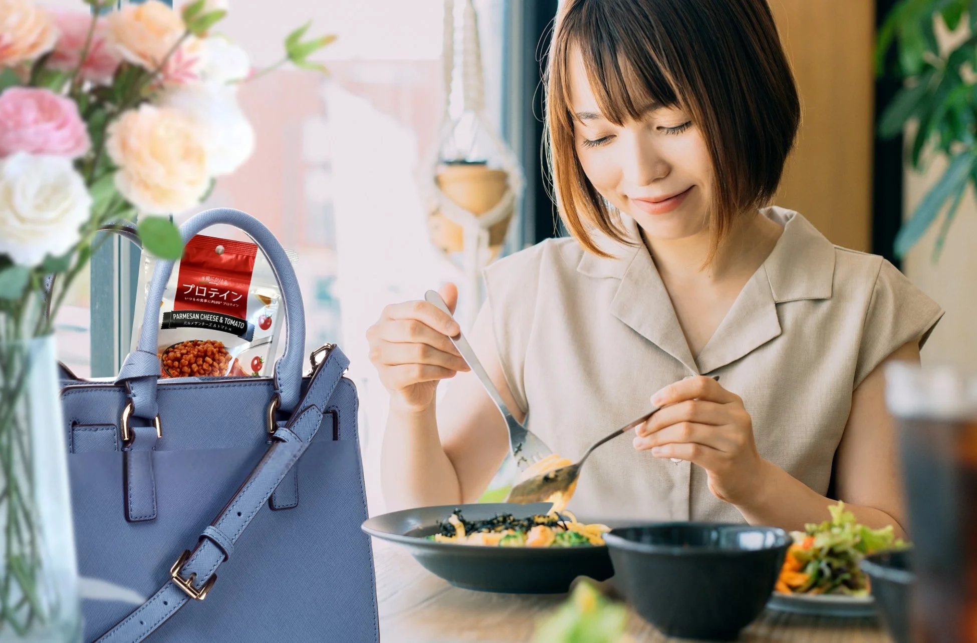 食事を楽しむ女性