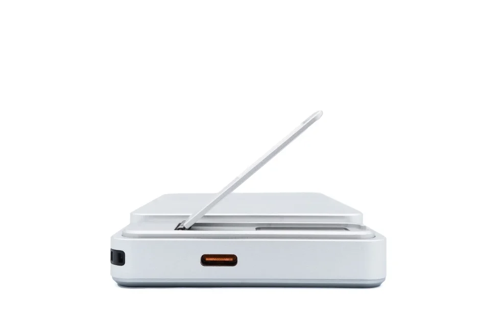 白いデバイスの側面