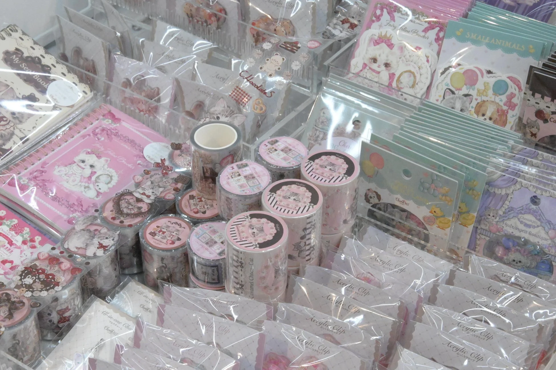 ファンシーな文房具が並んだブース