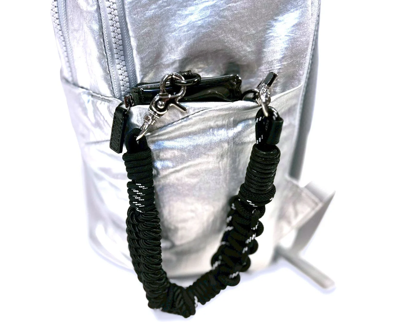 N packのサイドポケットディテール