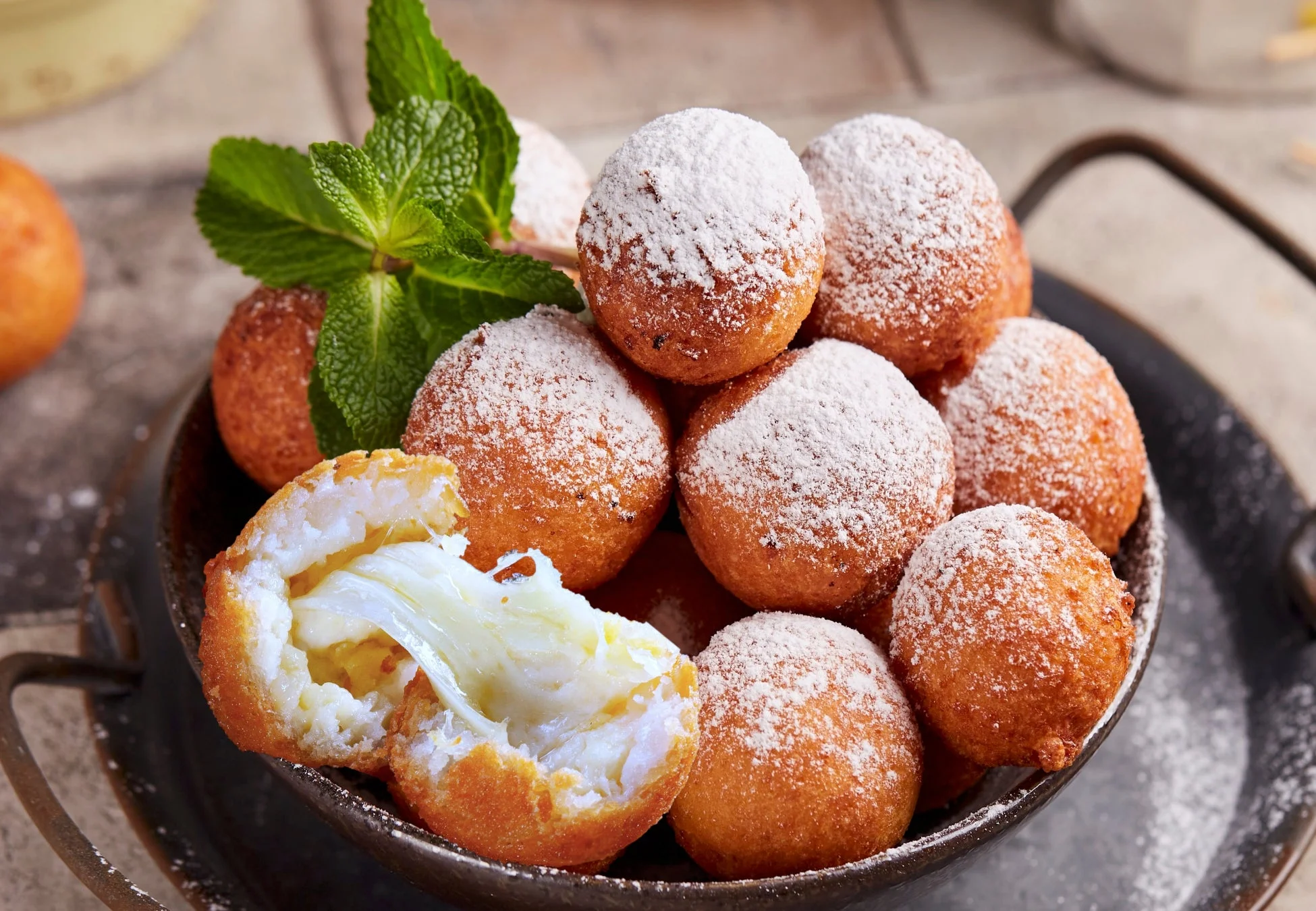 ドーナツのような揚げ菓子