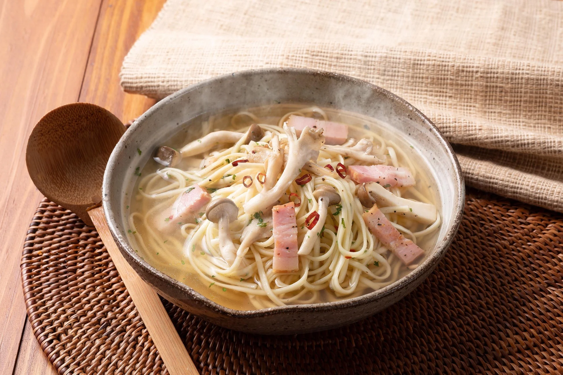 ベーコン＆きのこぺペロンラーメンの完成例