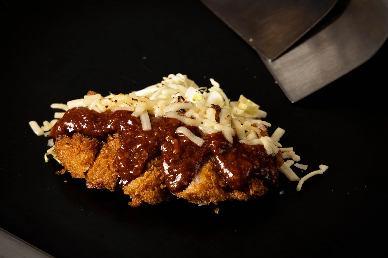 鉄板とん勝 デミチーズソース