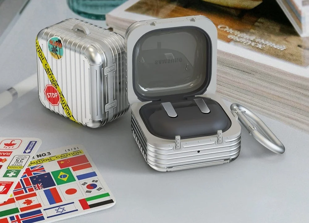 デコシールでカスタマイズされたGalaxy Budsケース