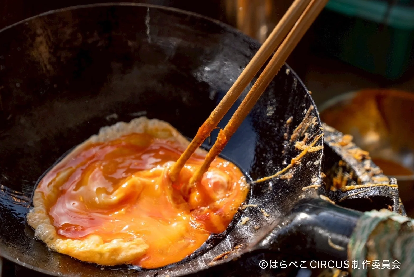 卵を調理している様子