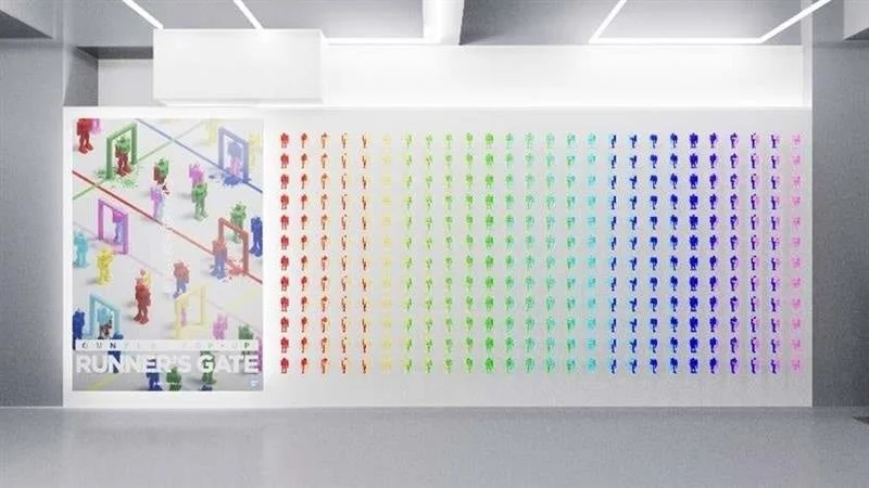 壁一面に広がるグラデーションカラーの小さなキャラクターの群れが特徴的な現代アートの展示風景