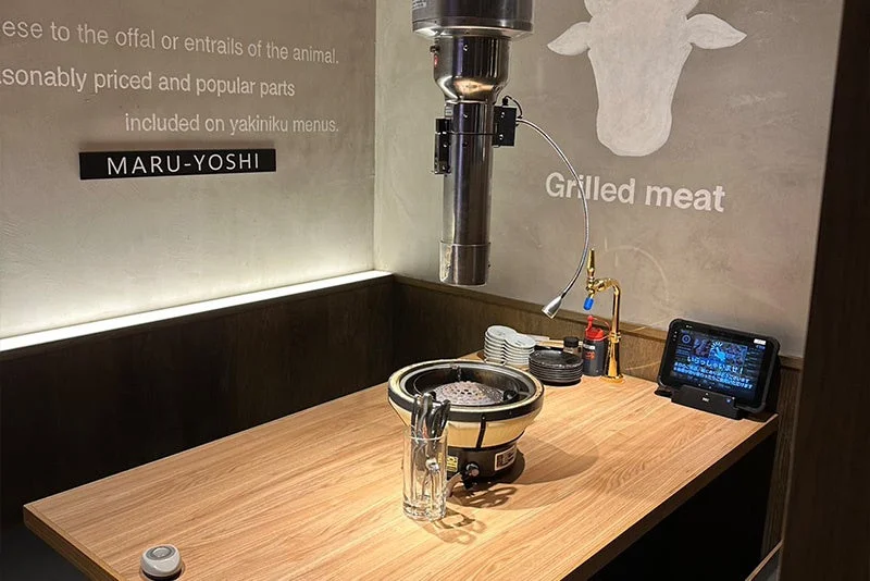 焼肉店の個室ブースの様子