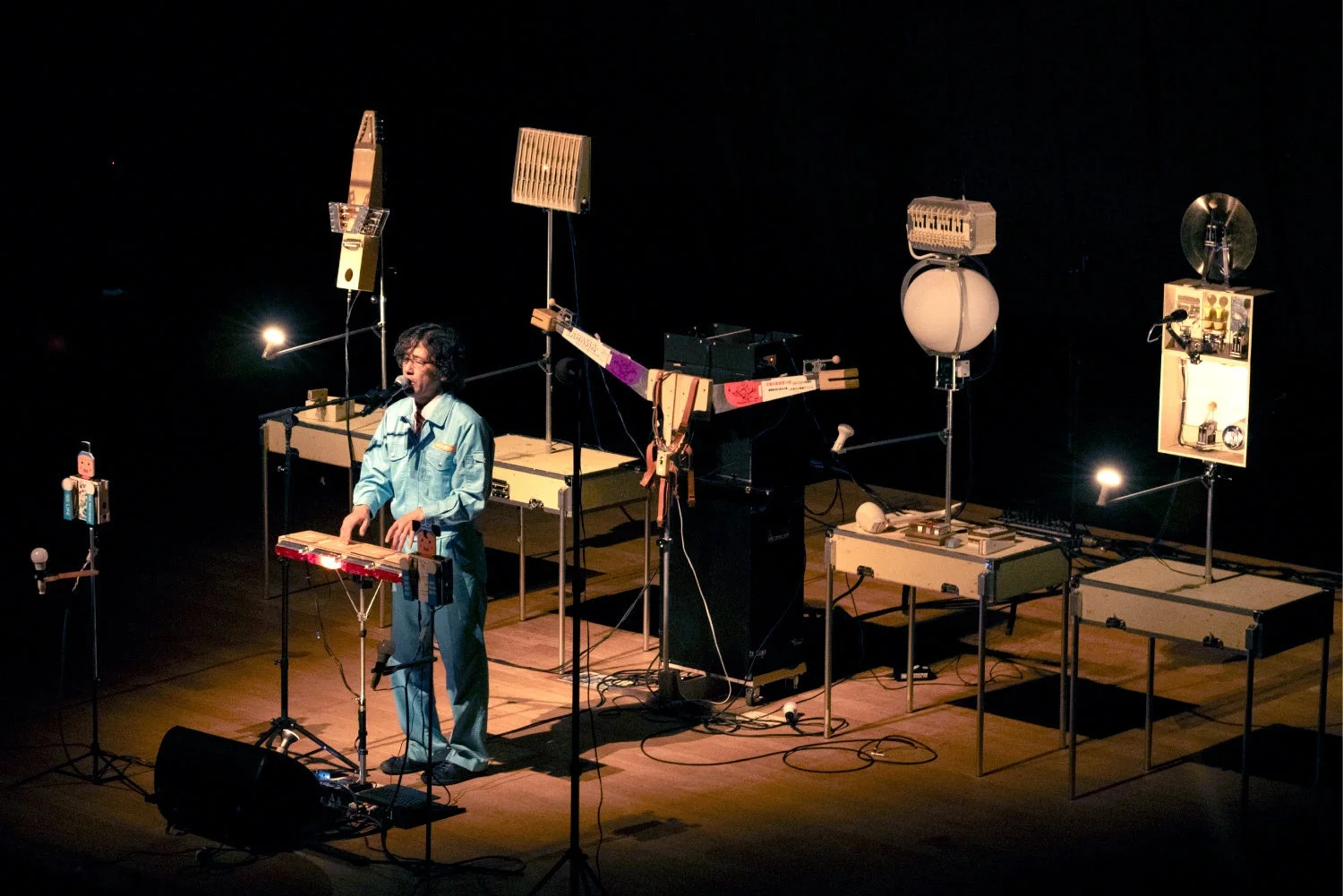 明和電機のライブパフォーマンス