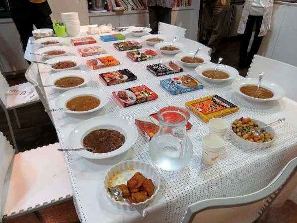 レトルトカレーの食べ比べ