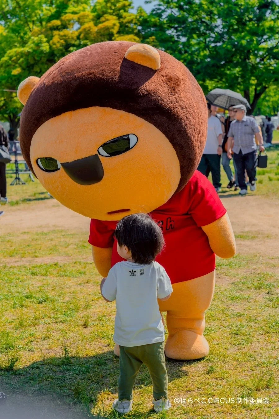 マスコットと子供