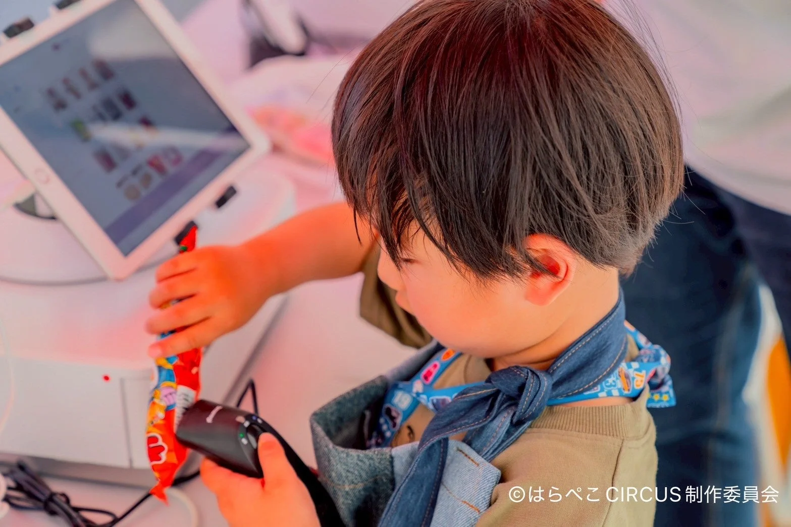 レジ体験の子供