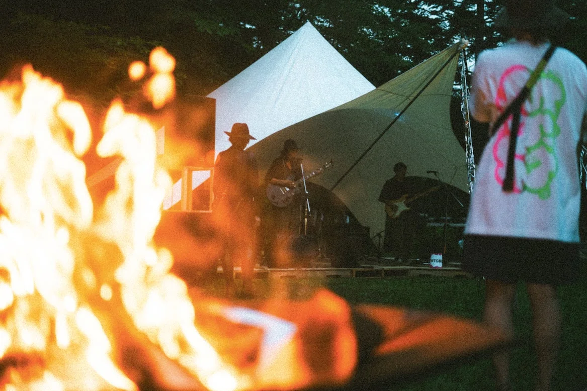 焚き火とバンド演奏