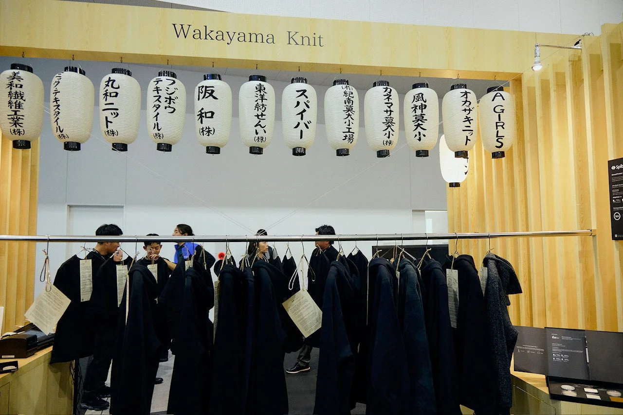 万博会場での和歌山ニット展示風景