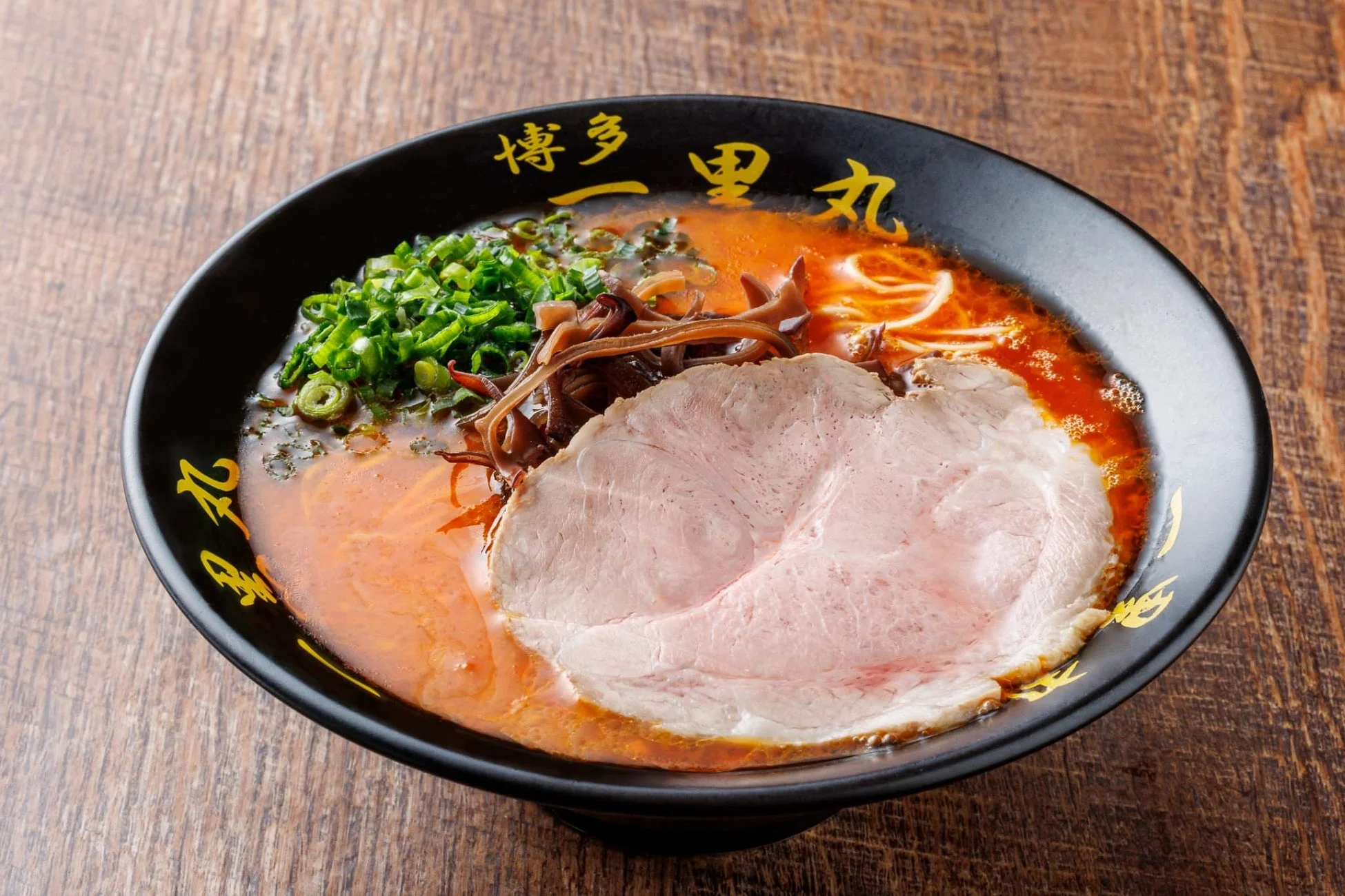 博多一黒丸赤ラーメン