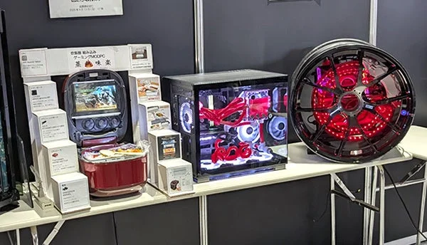ユニークなMOD PCが展示されている様子