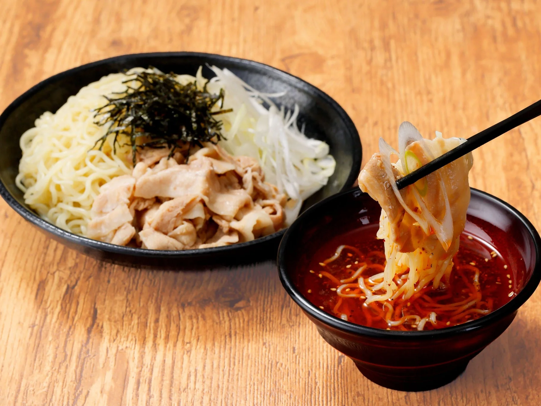 つけ麺、ラーメン、豚肉、ネギ