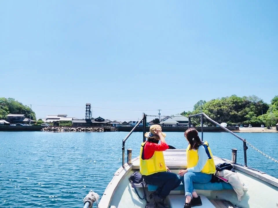 ボートに乗る人々