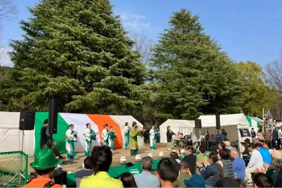 屋外イベントのステージ