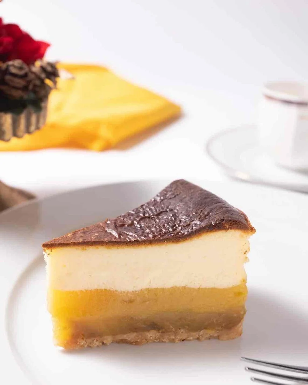 多層仕立てのケーキの切り身