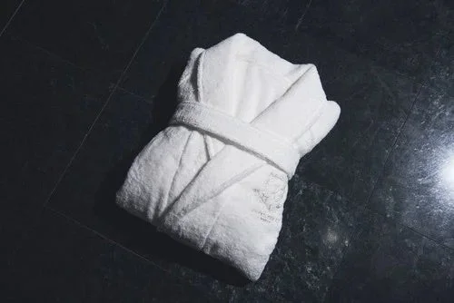 HOTEL THE KOオリジナルアメニティのバスローブ