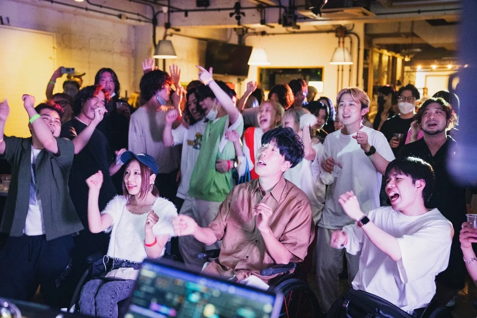 車椅子利用者を含むライブイベントの様子