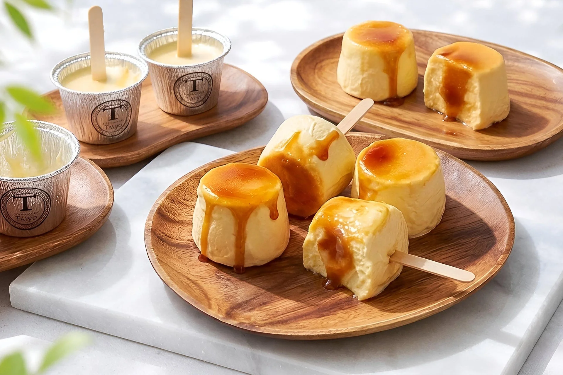 木皿に盛られた複数個のプリン
