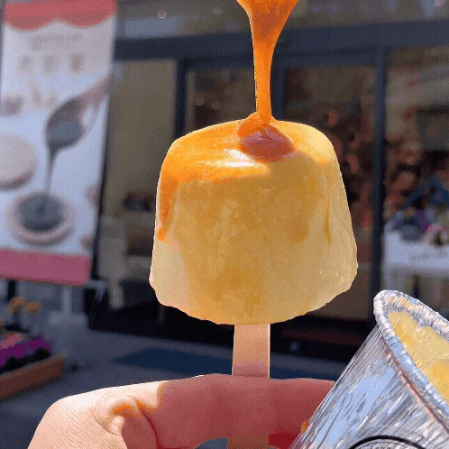 カラメルが滴るプリン
