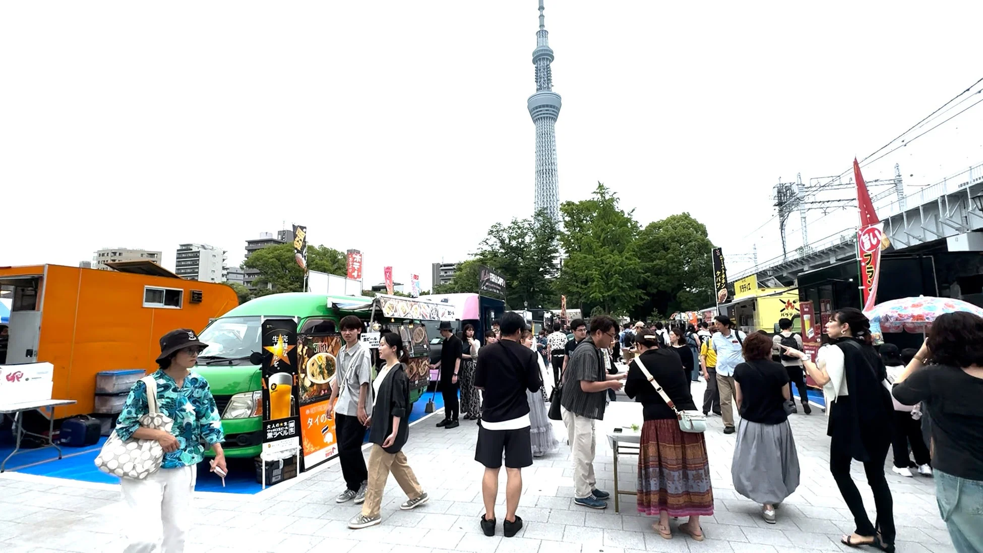 イベントの賑わいとスカイツリー