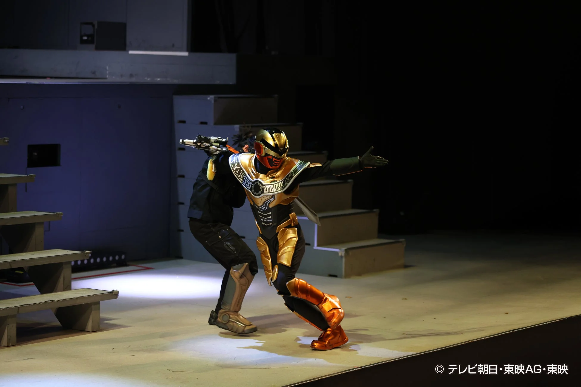 金色のヒーロー