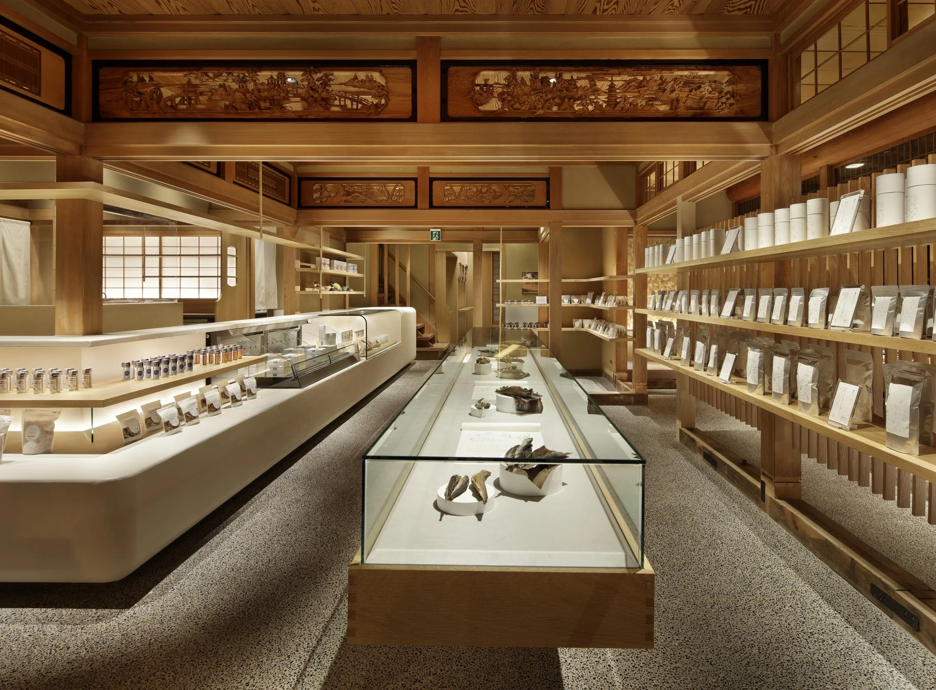 和モダンな店舗内装