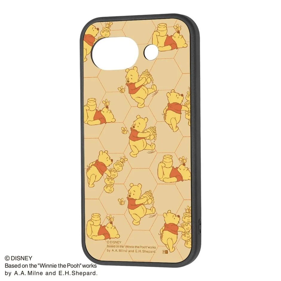 ハチの巣とプーさんデザインのケース