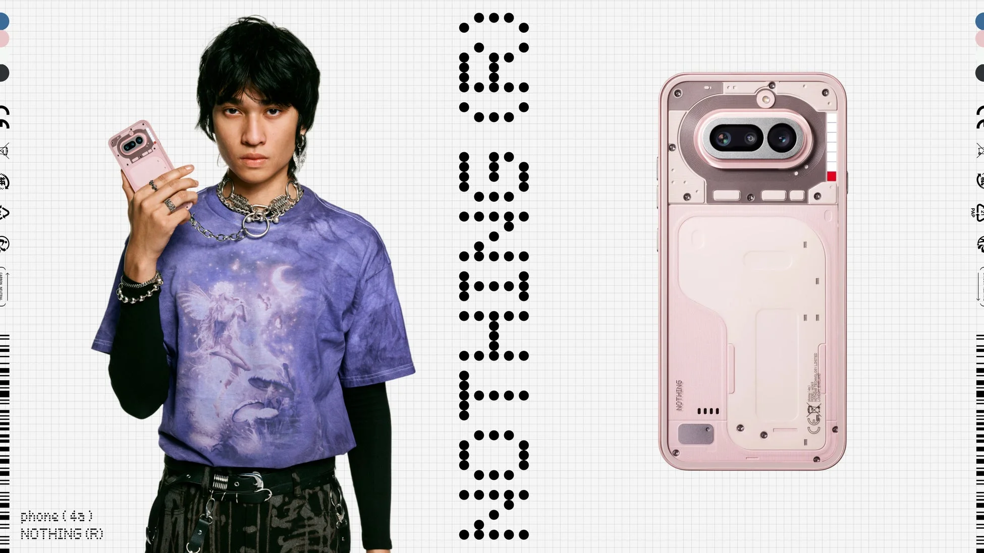 ピンクのNothing Phone (2a)を持つモデル