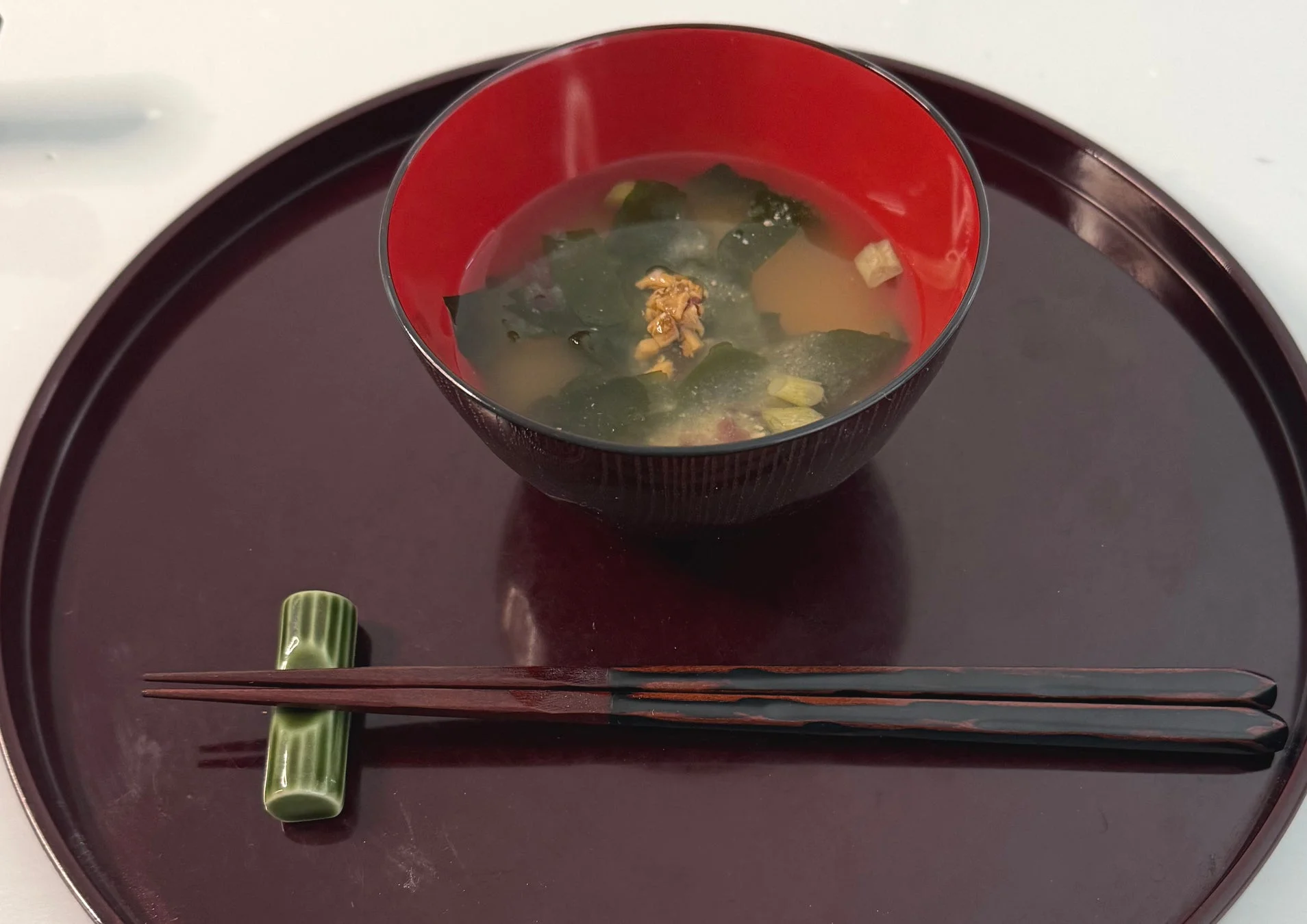 温かい味噌汁の椀