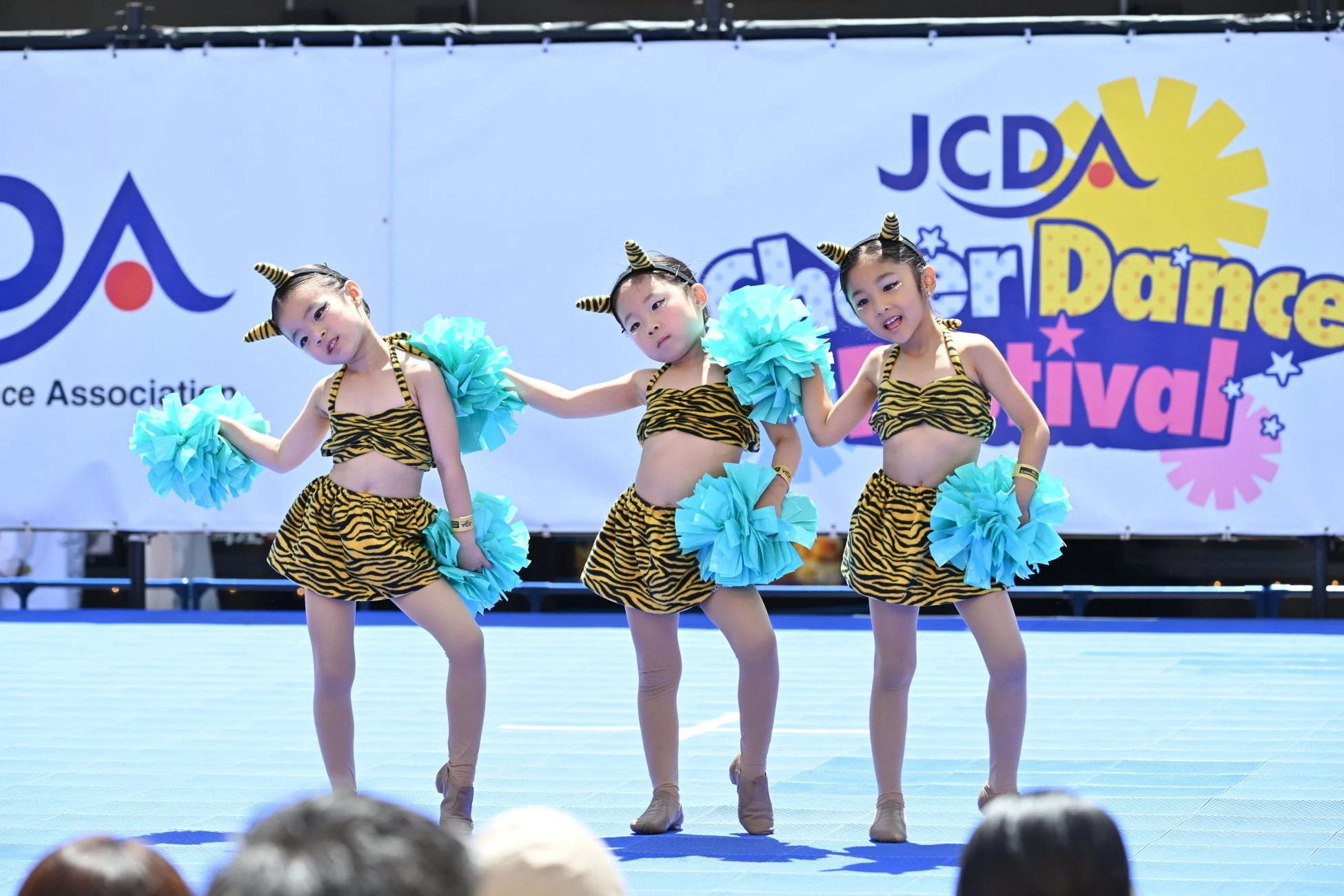 子供のチアダンス、虎柄衣装