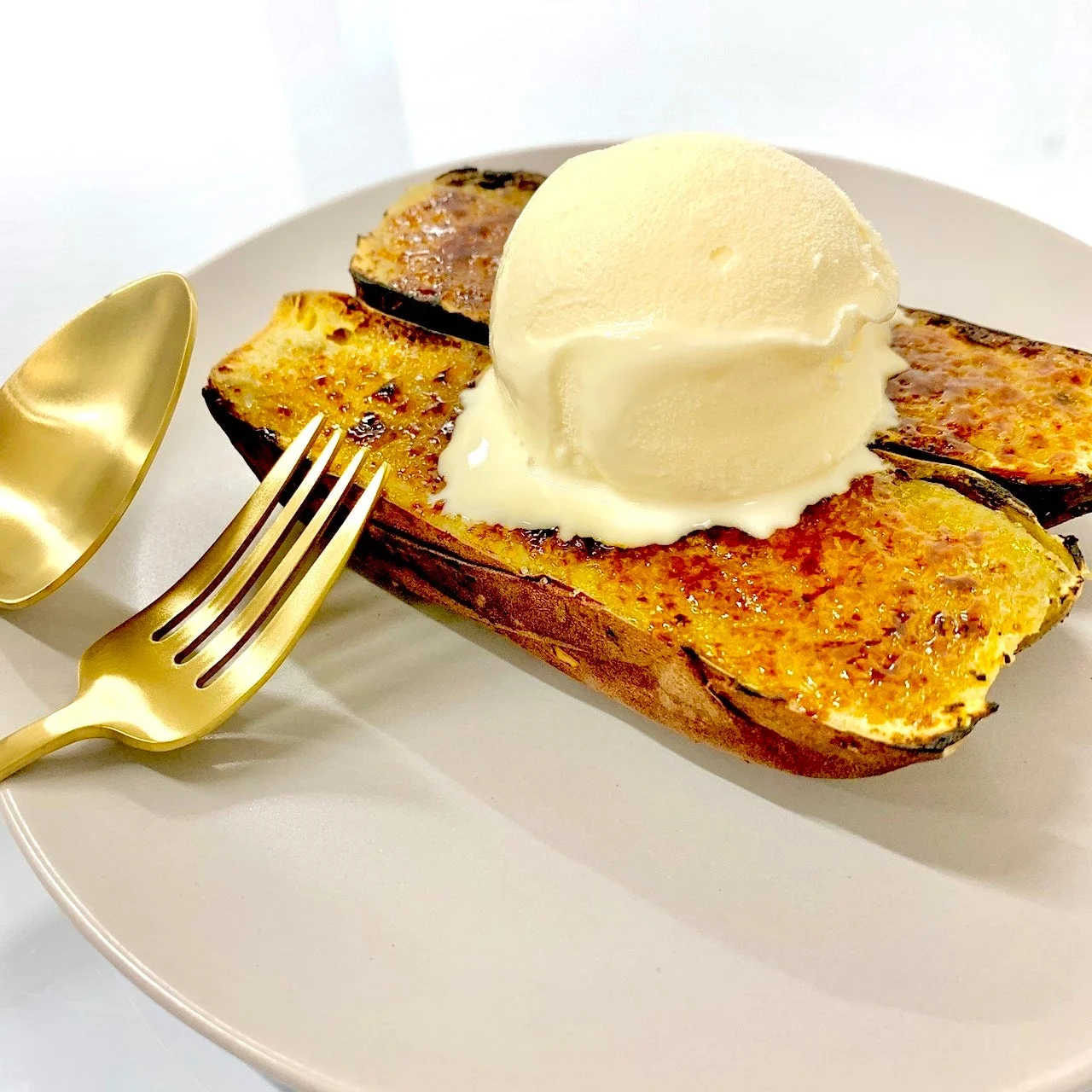 スイートポテトとアイスクリームのデザート