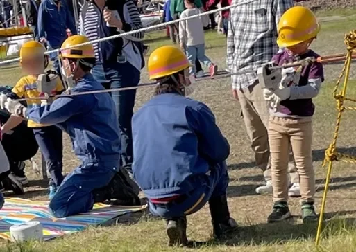 子供たちがロープを使った体験学習