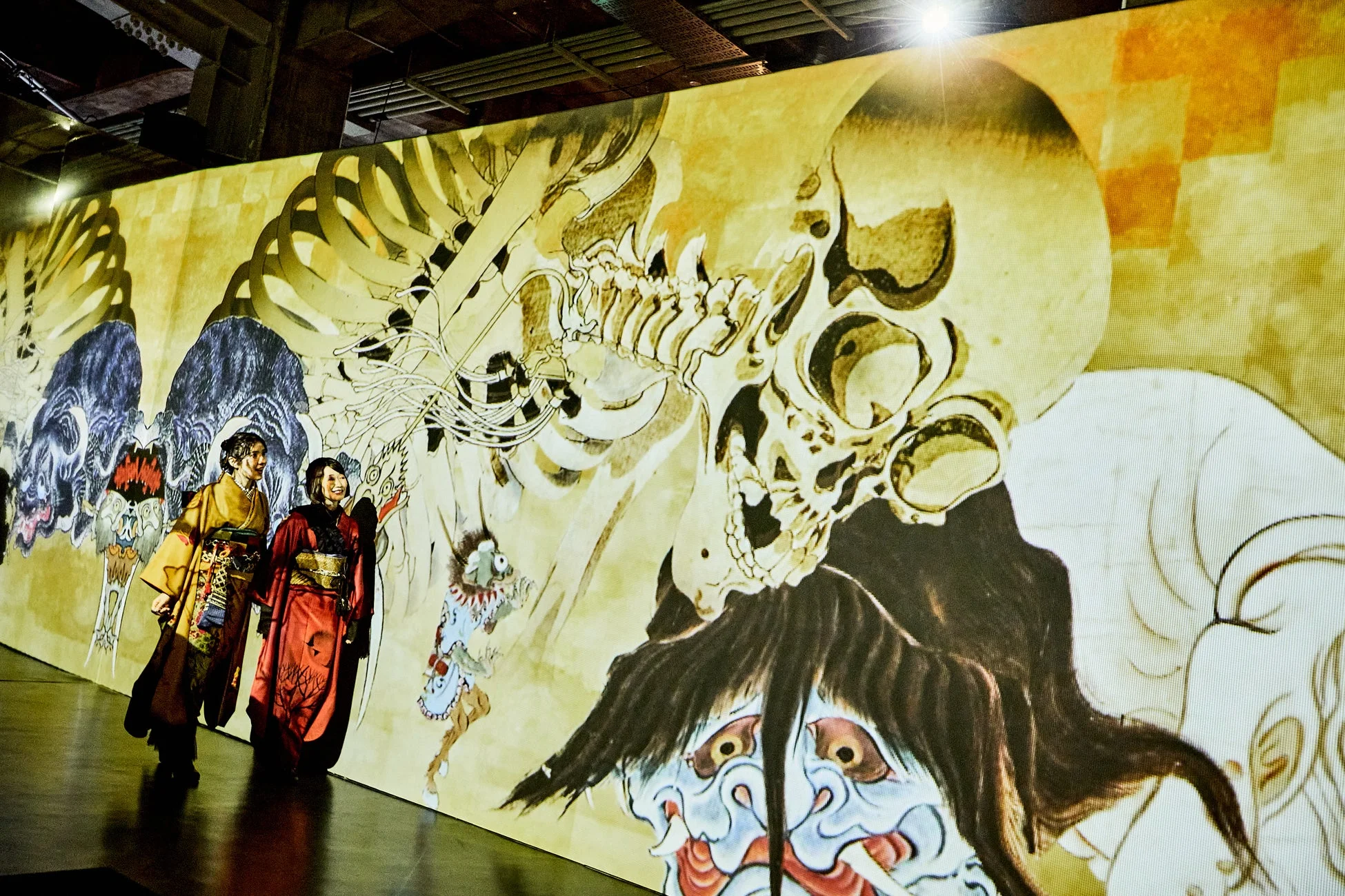 骸骨や妖怪のプロジェクションマッピング