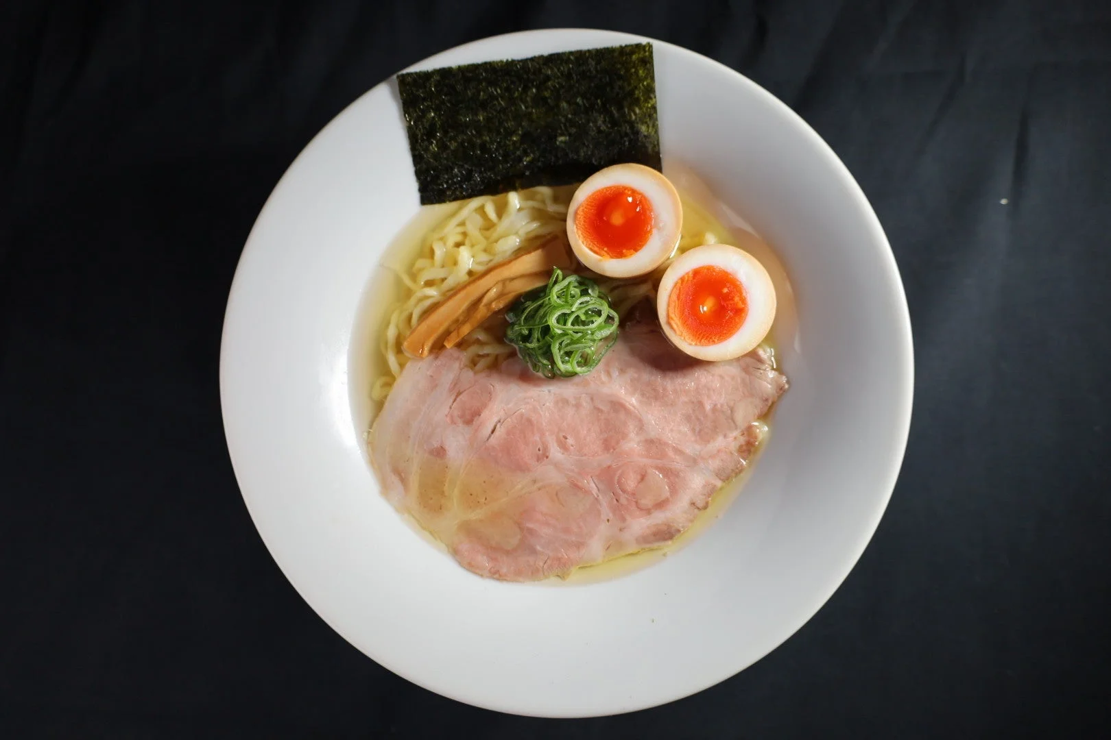 お出汁薫る淡麗味玉塩らぁめん