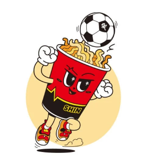 サッカーボールをヘディングするSHIN