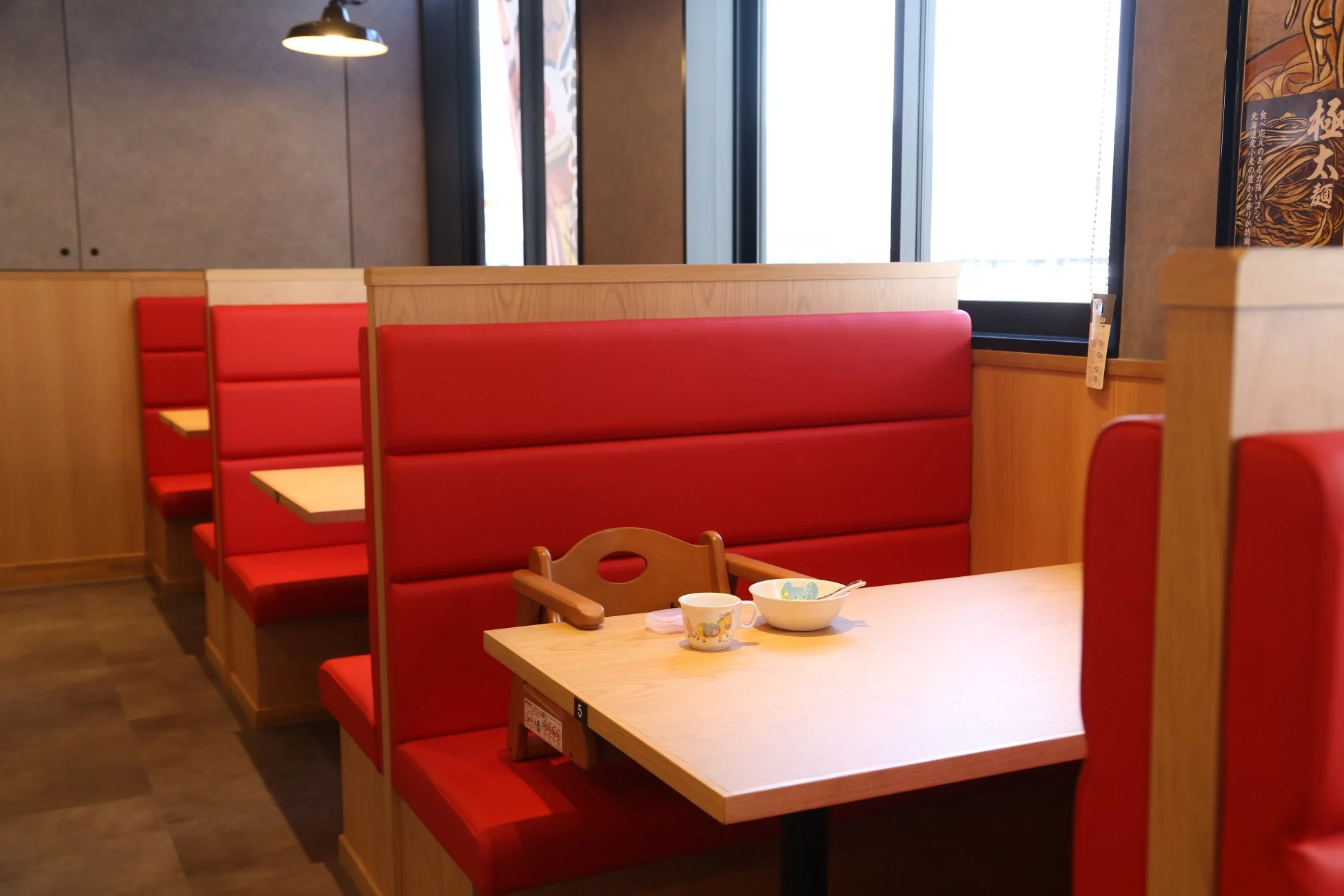 レストラン内のテーブル席