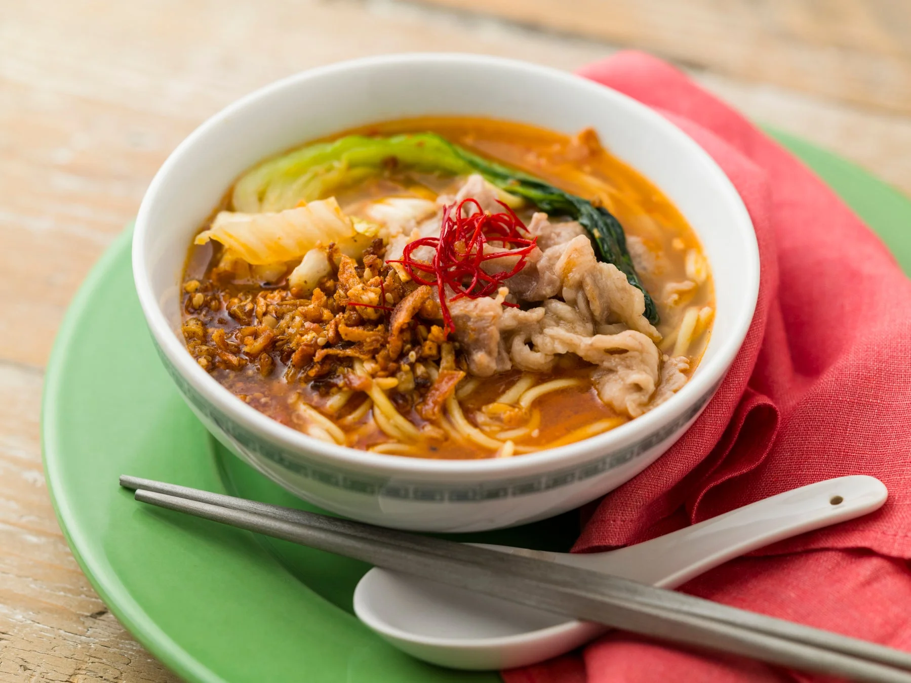 ザクザク辣油の四川風牛肉麺