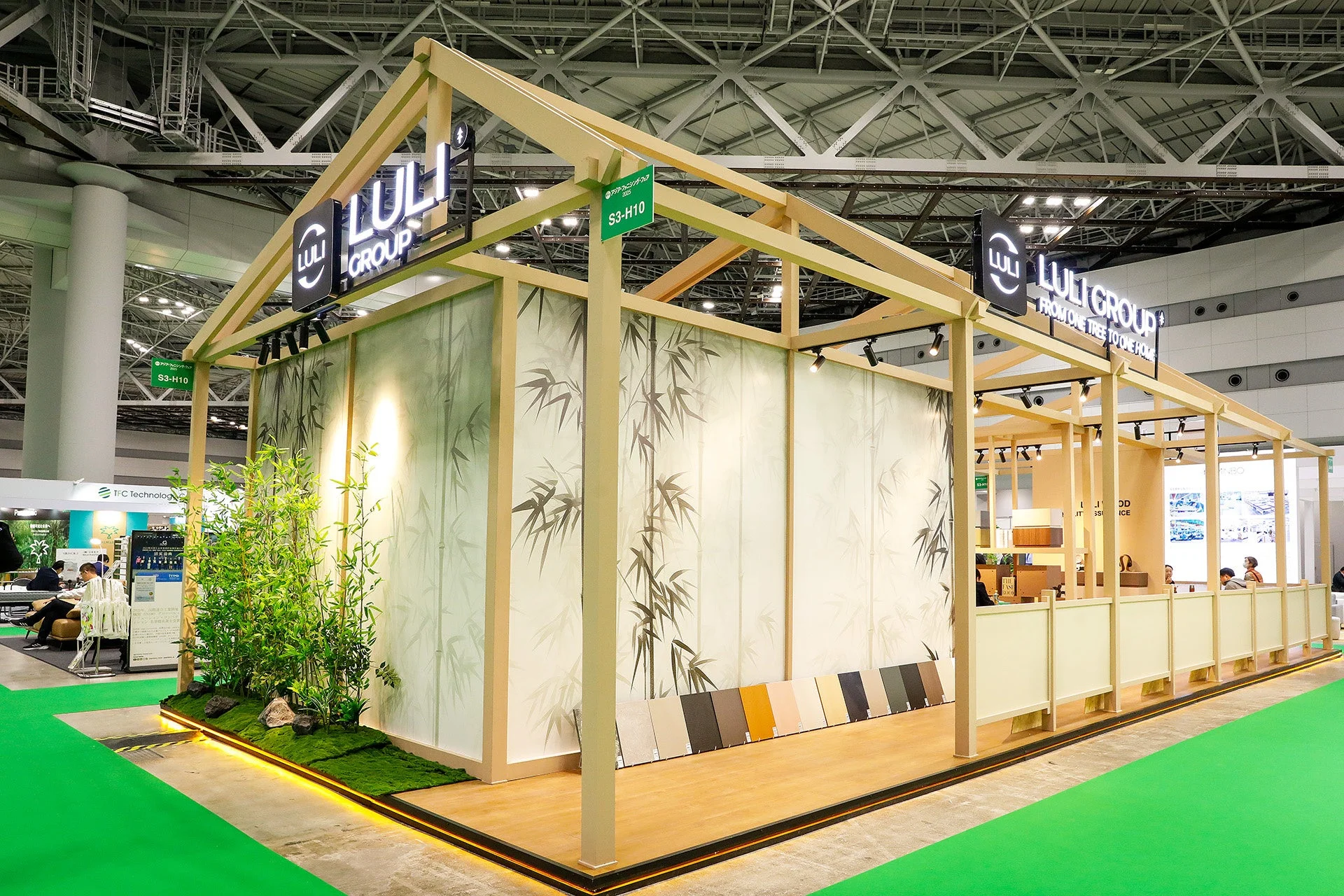 LULI GROUPのブース