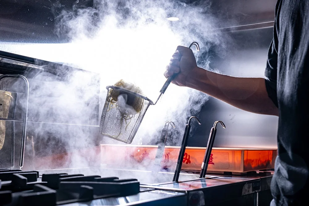 麺を茹でる様子
