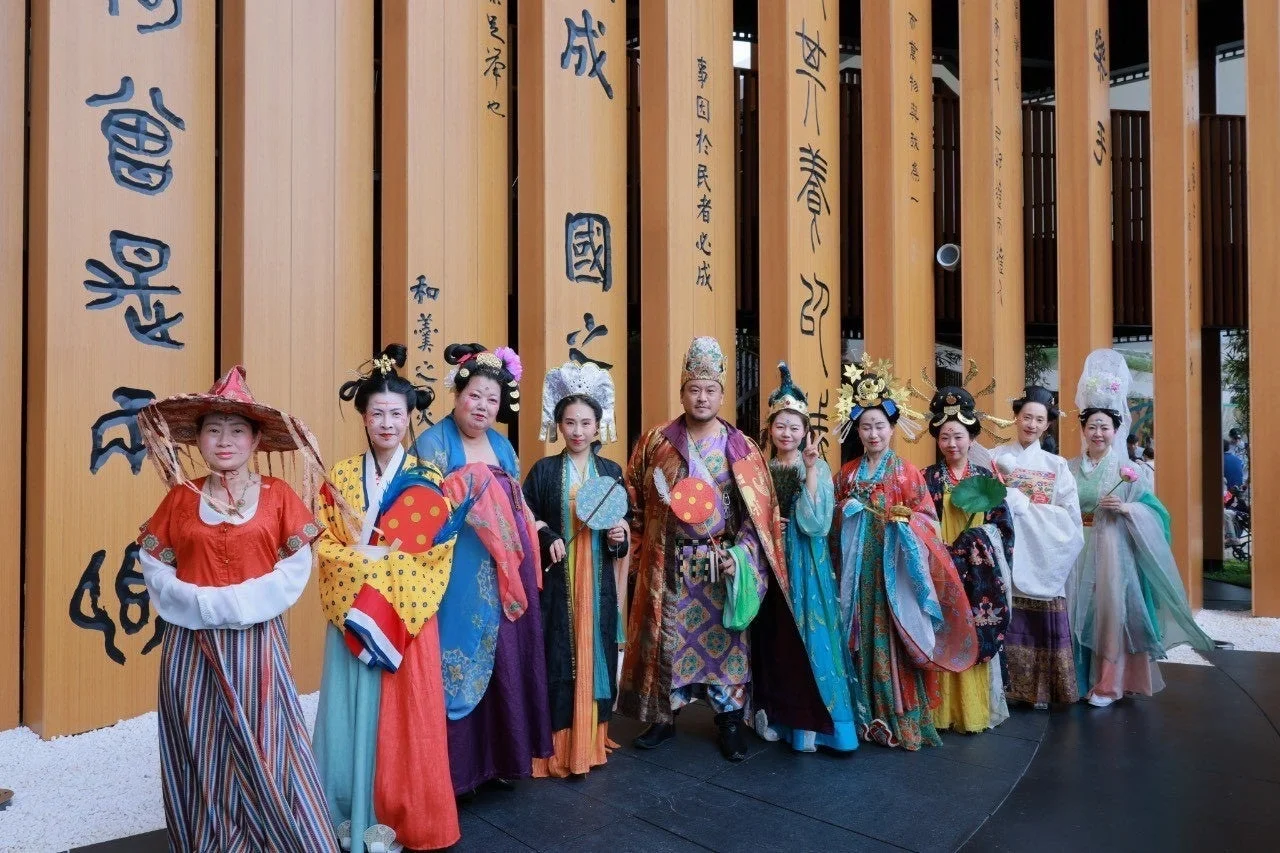 色鮮やかな中国の伝統衣装