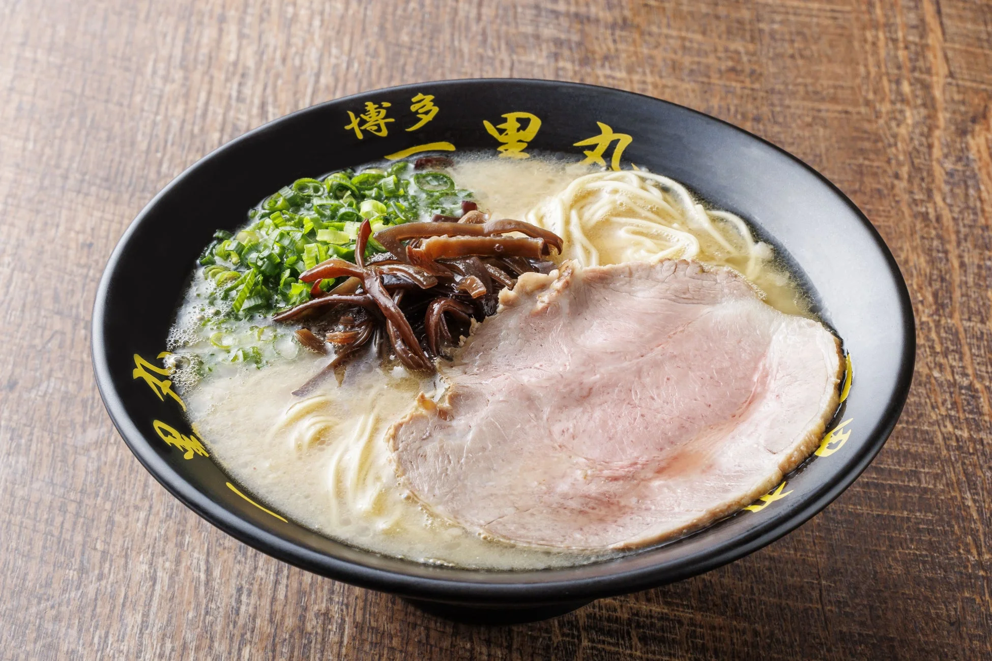 博多黒丸のラーメン